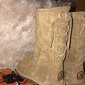 Bearpaw lace up boots